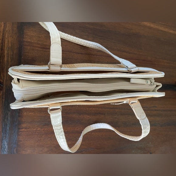 Vintage White and Straw Handbag - Picture 5 of 5